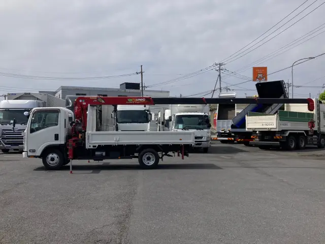 いすゞ エルフ 2RG-NMR88AR(2WD)の写真5