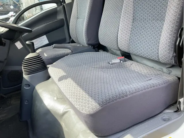 いすゞ エルフ 2RG-NMR88AR(2WD)の写真20