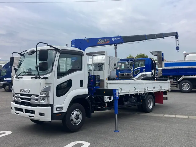 いすゞ フォワード 2RG-FRR90S2(2WD)の写真1