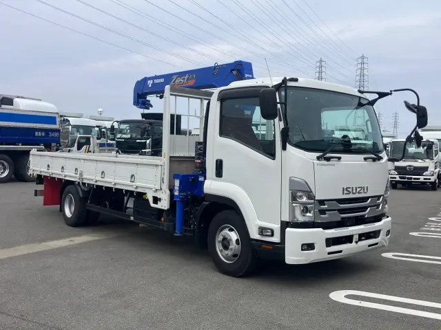 いすゞ フォワード 2RG-FRR90S2(2WD)の写真2