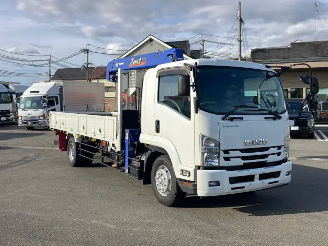いすゞ フォワード 2RG-FTR90U2(2WD)の写真2