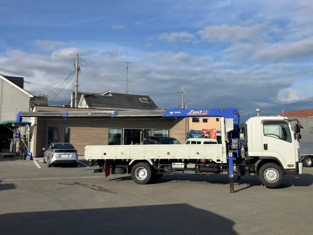 いすゞ フォワード 2RG-FTR90U2(2WD)の写真6