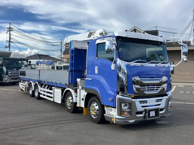 いすゞ ギガ 2PG-CYJ77D(8x4)の写真2