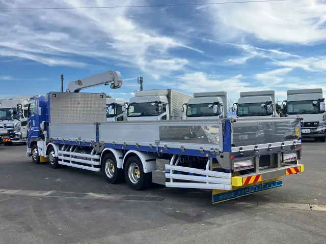 いすゞ ギガ 2PG-CYJ77D(8x4)の写真4