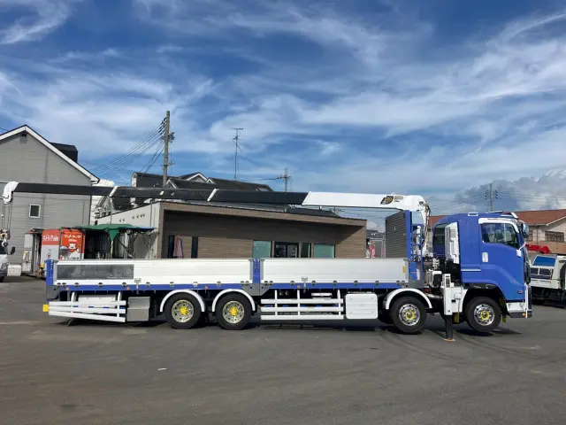 いすゞ ギガ 2PG-CYJ77D(8x4)の写真6