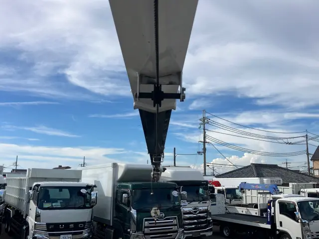 いすゞ ギガ 2PG-CYJ77D(8x4)の写真12
