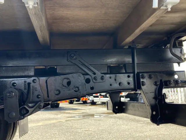 いすゞ エルフ BKG-NMR85AR(2WD)の写真14