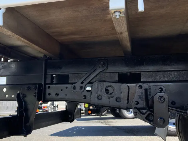 いすゞ エルフ BKG-NMR85AR(2WD)の写真15