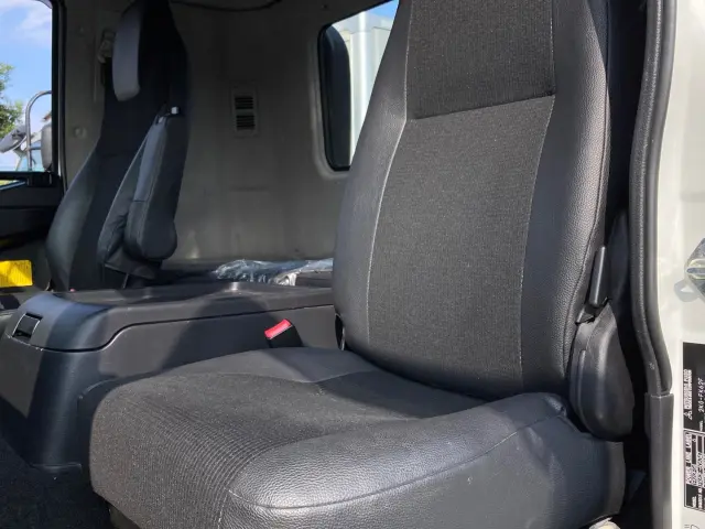 三菱 ファイター 2KG-FK62F(2WD)の写真22