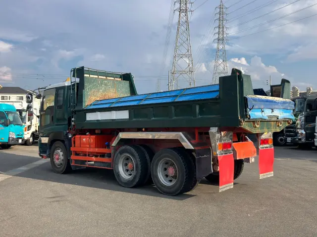 いすゞ ギガ QKG-CXZ77AT(6x4)の写真4