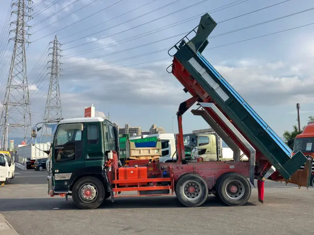 いすゞ ギガ QKG-CXZ77AT(6x4)の写真5