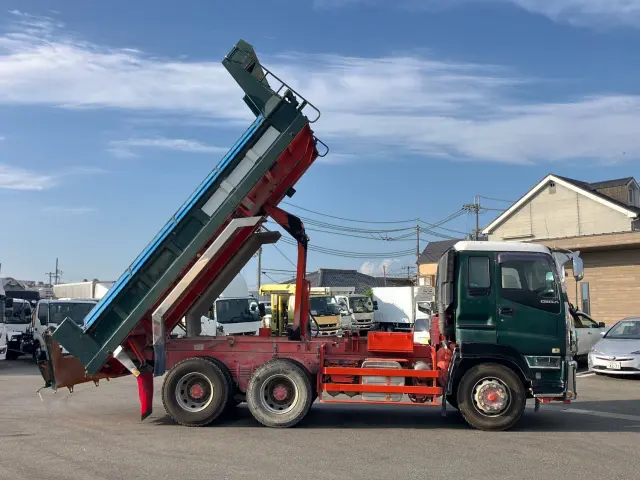 いすゞ ギガ QKG-CXZ77AT(6x4)の写真6