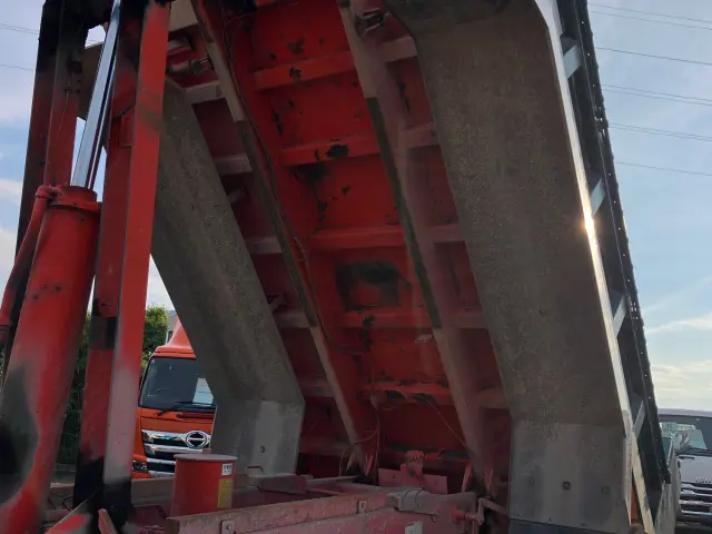 いすゞ ギガ QKG-CXZ77AT(6x4)の写真13