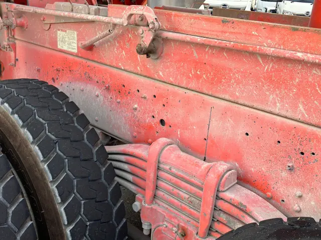 いすゞ ギガ QKG-CXZ77AT(6x4)の写真15