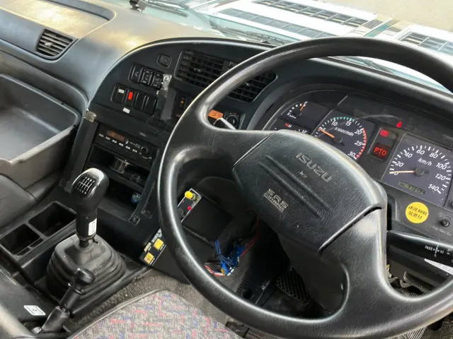 いすゞ ギガ QKG-CXZ77AT(6x4)の写真21