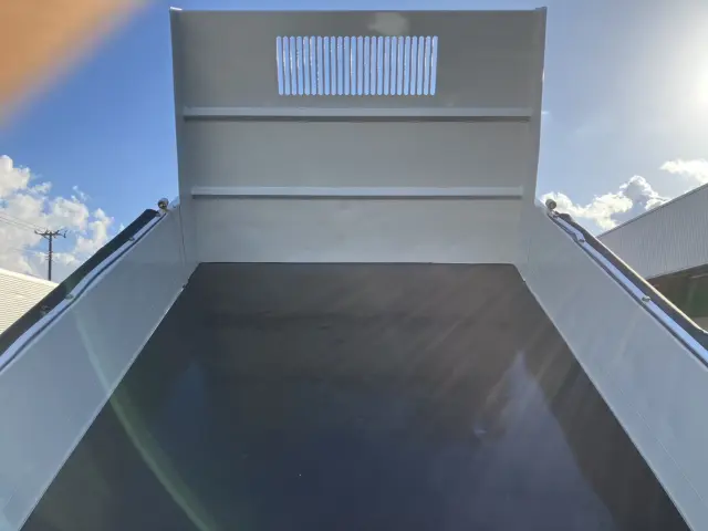 いすゞ エルフ TPG-NKS85AN(4WD)の写真9