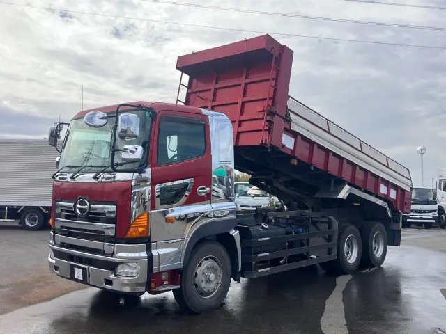 日野 プロフィア LKG-FS1EPBA(6x4)の写真1