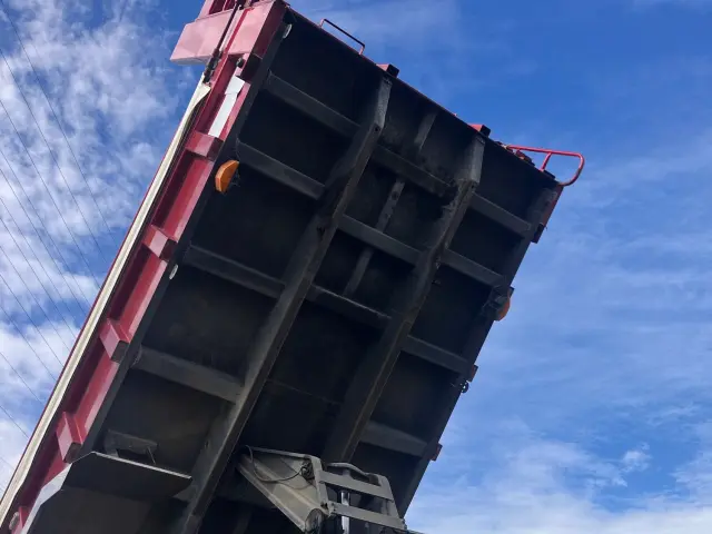 日野 プロフィア LKG-FS1EPBA(6x4)の写真12