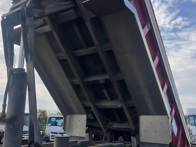 日野 プロフィア LKG-FS1EPBA(6x4)の写真13