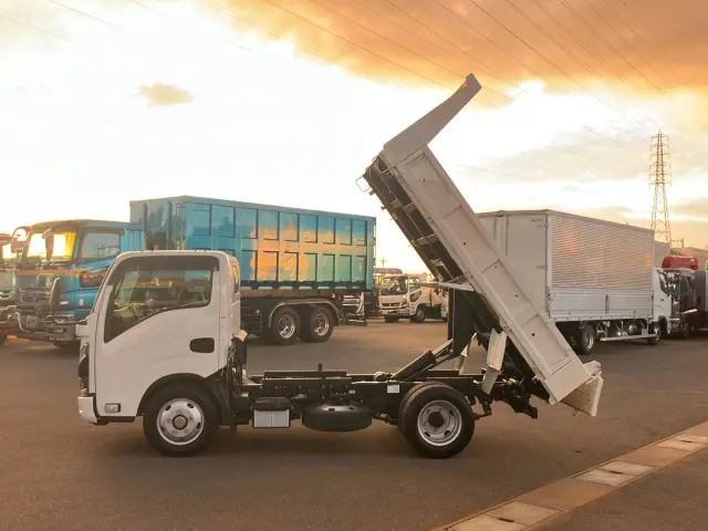 いすゞ エルフ 2RG-NKR88AT(2WD)の写真5