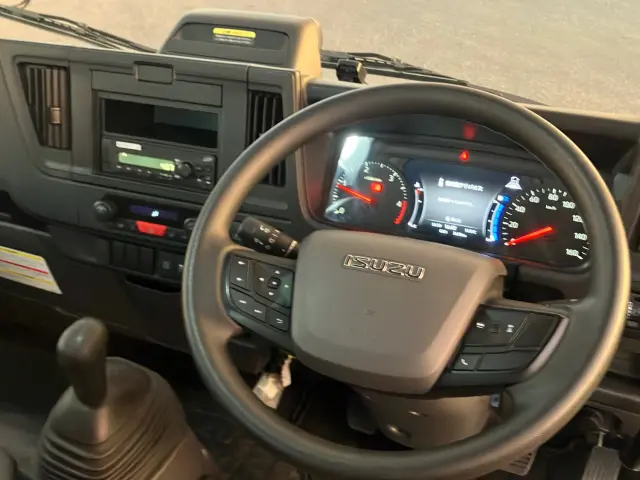 いすゞ エルフ 2RG-NKR88AT(2WD)の写真21