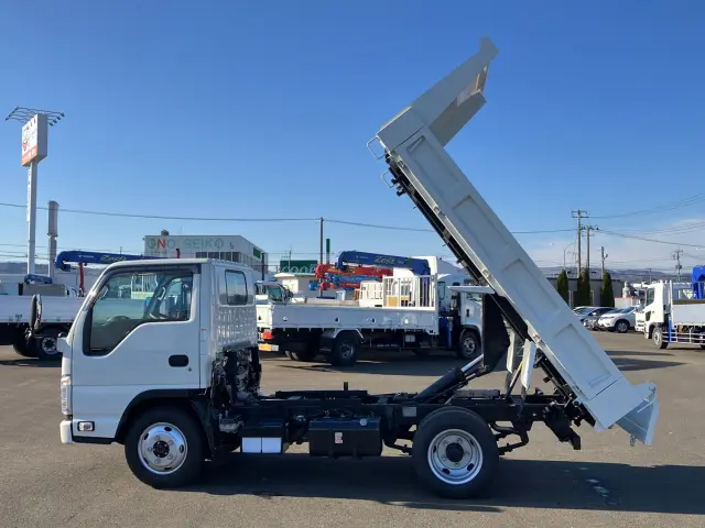 いすゞ エルフ 2PG-NKS88AD(4WD)の写真5