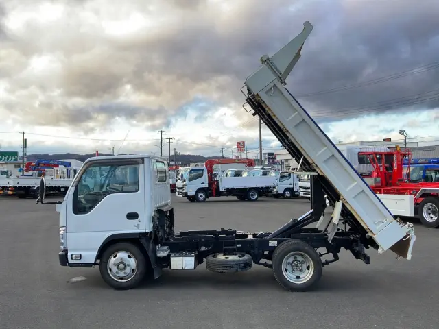 いすゞ エルフ TKG-NJR85AD(2WD)の写真5