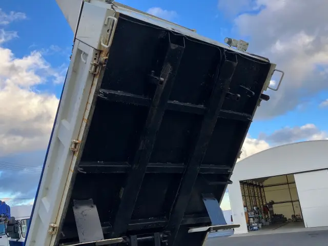 いすゞ エルフ TKG-NJR85AD(2WD)の写真12