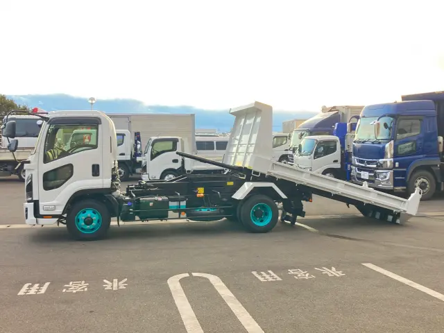 いすゞ フォワード 2PG-FRR90S3(2WD)の写真5