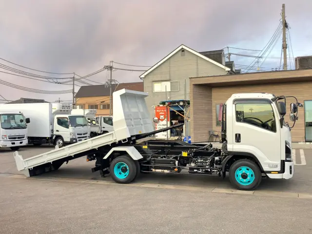 いすゞ フォワード 2PG-FRR90S3(2WD)の写真6