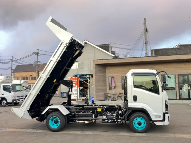 いすゞ フォワード 2PG-FRR90S3(2WD)の写真8