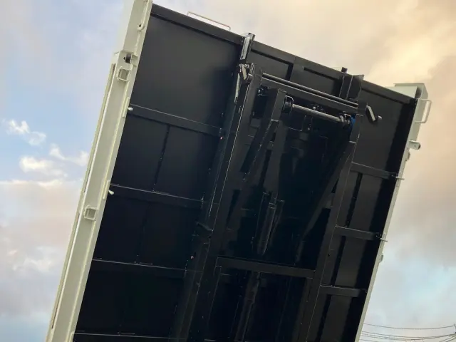 いすゞ フォワード 2PG-FRR90S3(2WD)の写真12