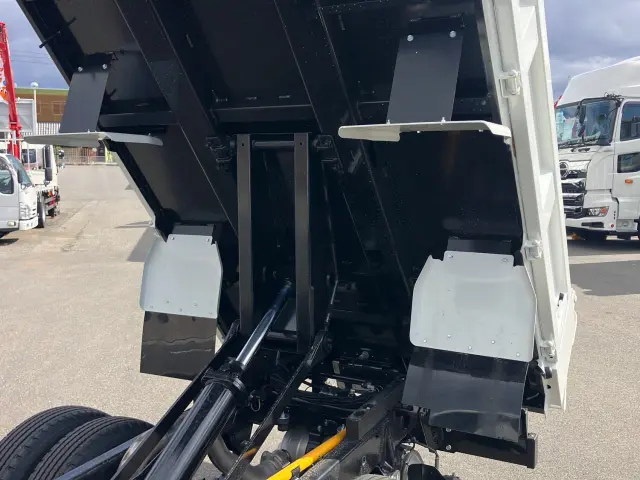 三菱 キャンター 2RG-FBA60(2WD)の写真13