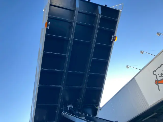 日野 プロフィア 2DG-FS1AHE(6x4)の写真14