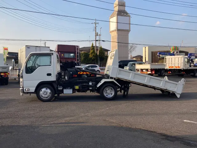 いすゞ エルフ TPG-NKR85AN(2WD)の写真5