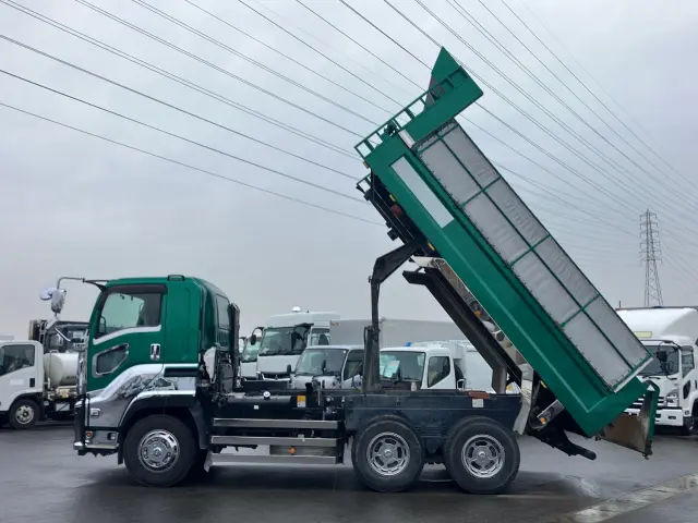 いすゞ ギガ 2PG-CXZ77CT(6x4)の写真5