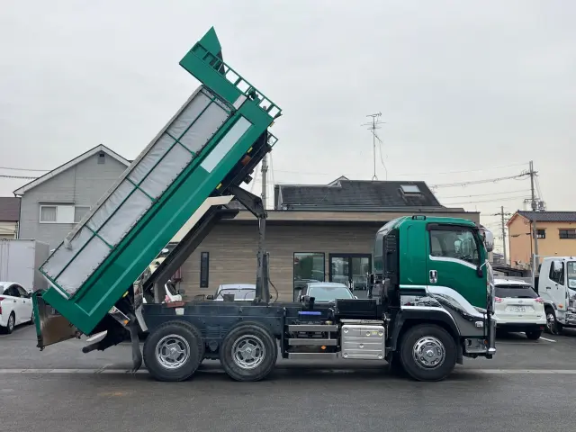 いすゞ ギガ 2PG-CXZ77CT(6x4)の写真6