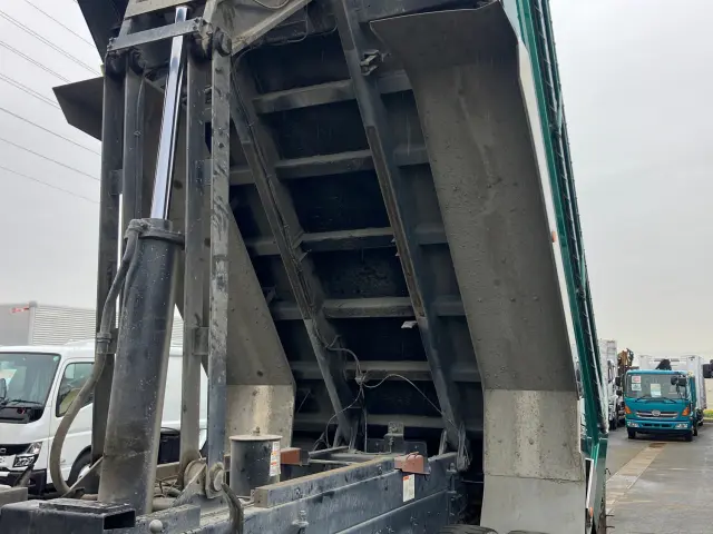 いすゞ ギガ 2PG-CXZ77CT(6x4)の写真13