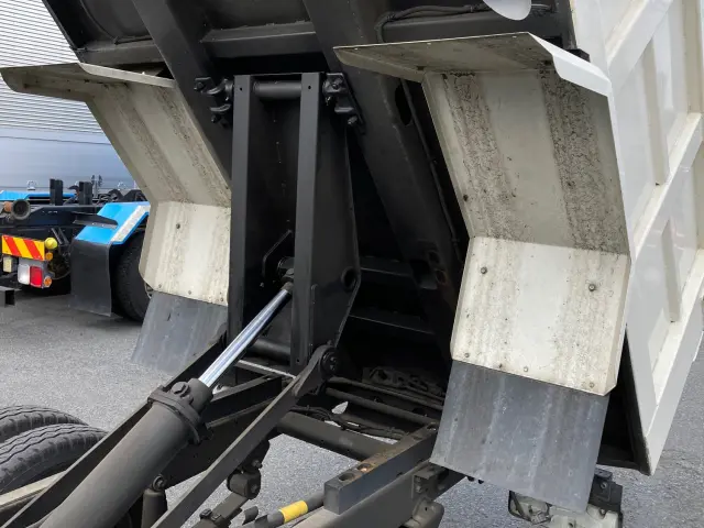 日野 デュトロ BDG-XZU314T(2WD)の写真17