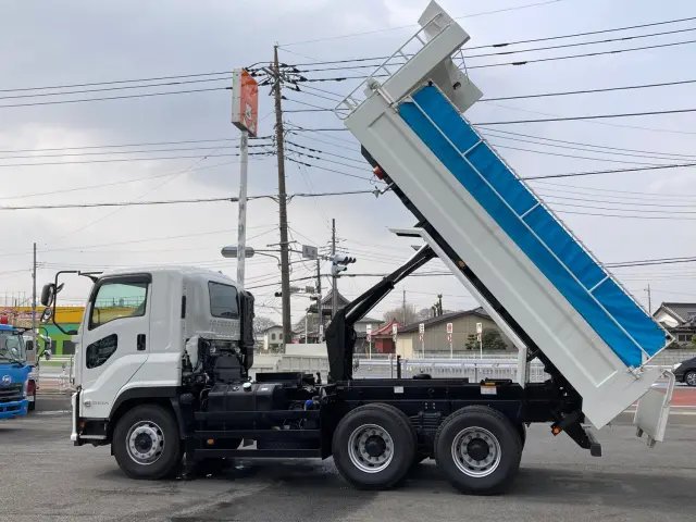 いすゞ ギガ 2RG-CXZ77DT(6x4)の写真5