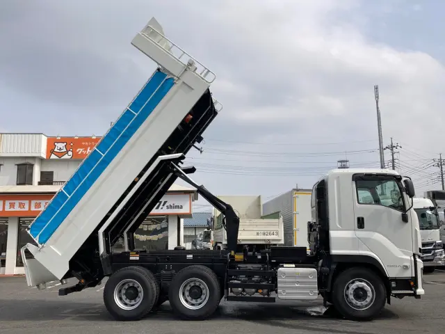 いすゞ ギガ 2RG-CXZ77DT(6x4)の写真6