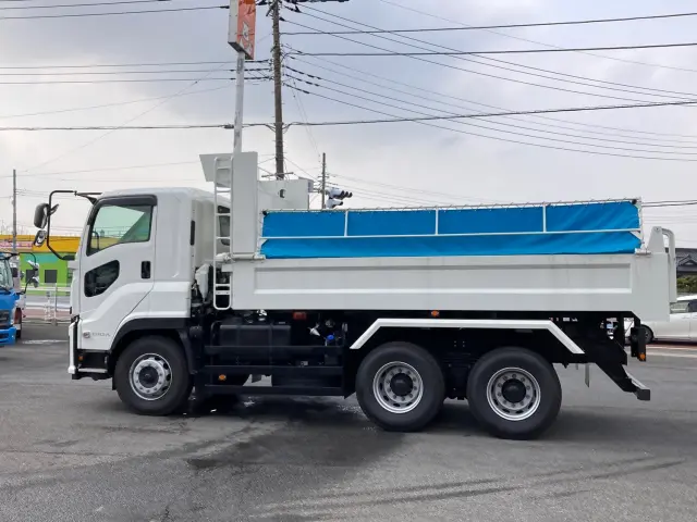 いすゞ ギガ 2RG-CXZ77DT(6x4)の写真7