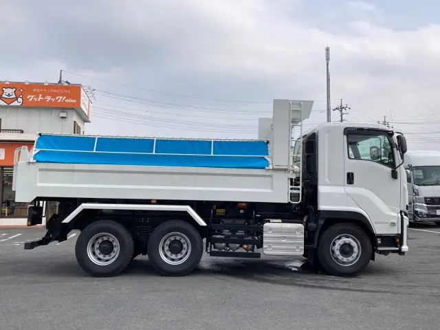 いすゞ ギガ 2RG-CXZ77DT(6x4)の写真8