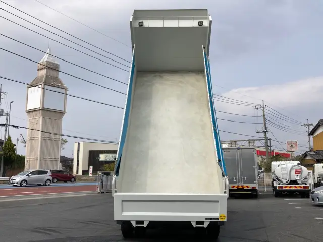 いすゞ ギガ 2RG-CXZ77DT(6x4)の写真10