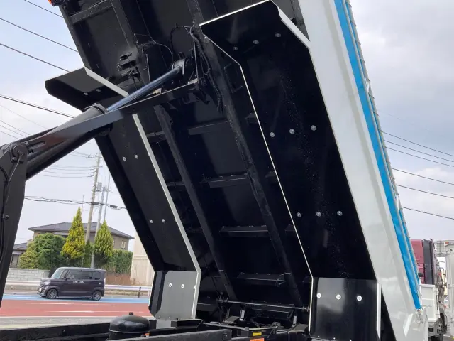 いすゞ ギガ 2RG-CXZ77DT(6x4)の写真13