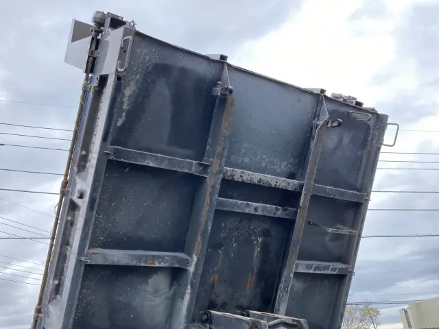 いすゞ フォワード TKG-FRR90S2(2WD)の写真12