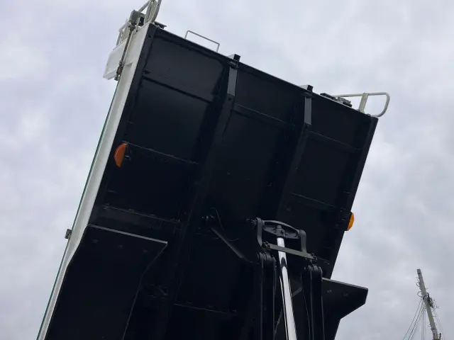 日野 プロフィア 2DG-FS1AGE(6x4)の写真11