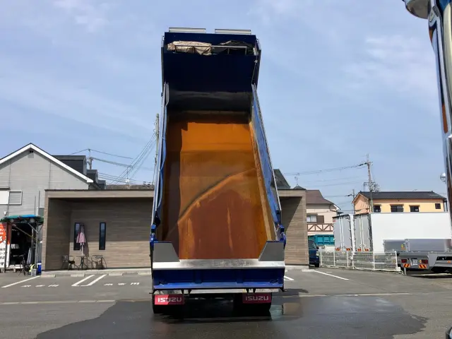 いすゞ ギガ 2PG-CXZ77CT(6x4)の写真10