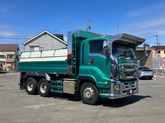 いすゞ ギガ 2PG-CXZ77CT(6x4)の写真2