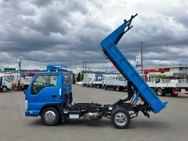 いすゞ エルフ 2RG-NJR88AD(2WD)の写真5